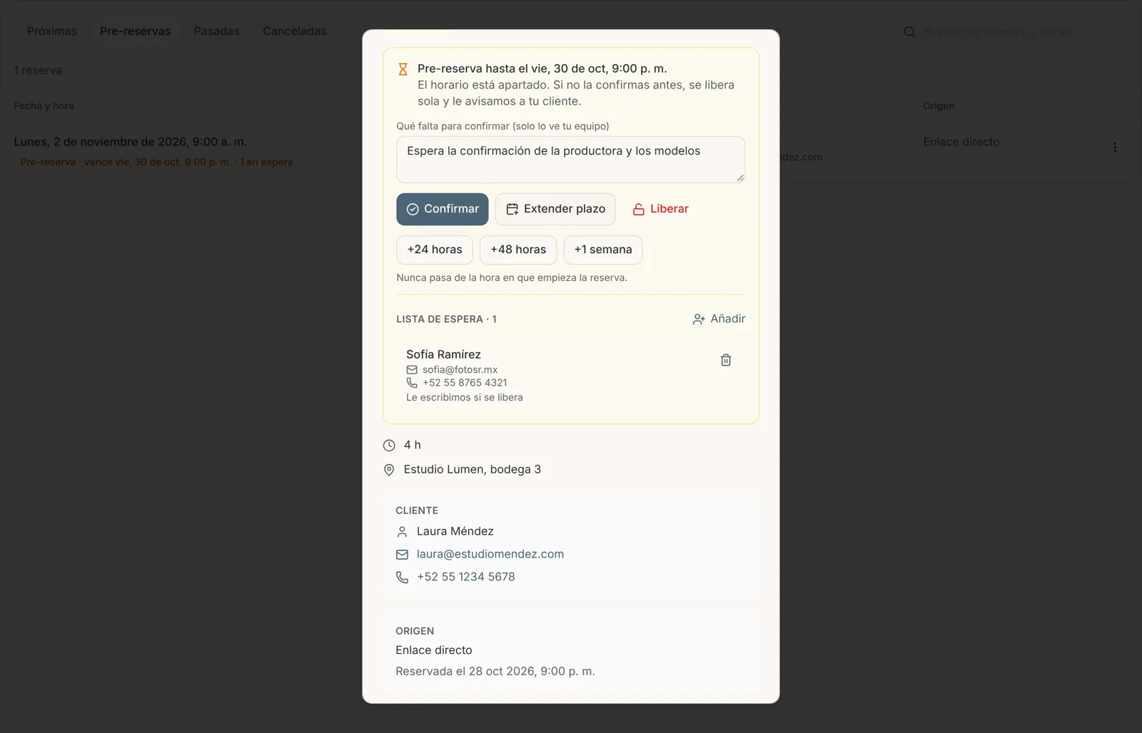 Detalle de una pre-reserva con los botones Confirmar, Extender plazo y Liberar y la lista de espera