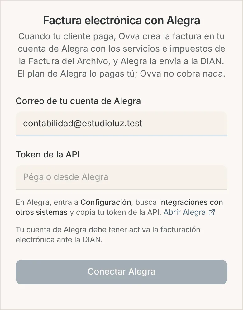 Ventana Factura electrónica con Alegra con los campos Correo de tu cuenta de Alegra y Token de la API
