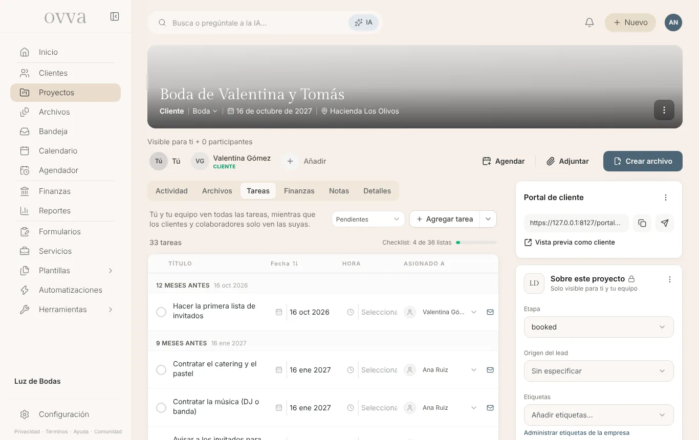 Pestaña Tareas de un proyecto de boda con el avance Checklist: 4 de 36 listas y las tareas agrupadas en 12 meses antes, 9 meses antes y 6 meses antes, cada grupo con su fecha