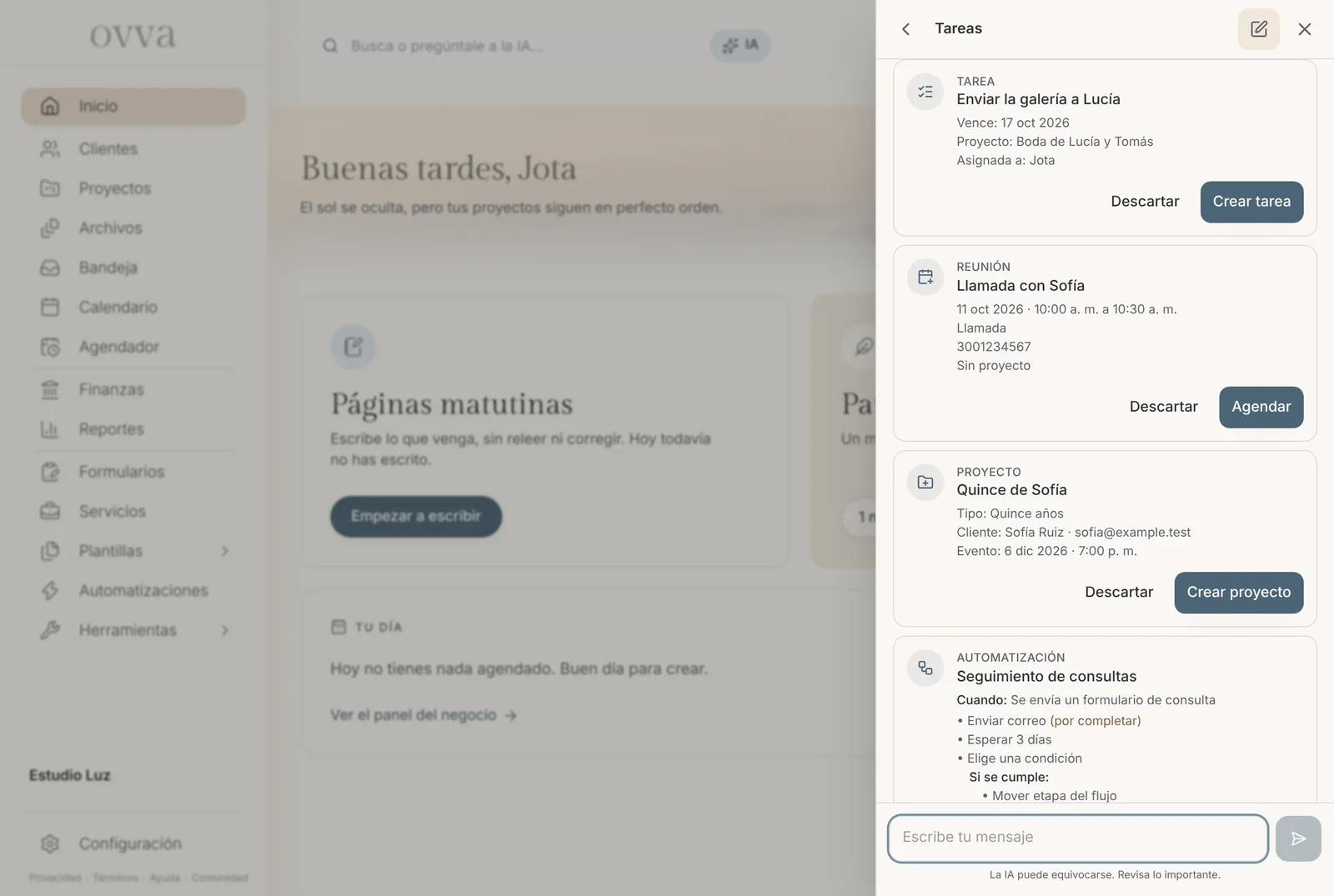 Tarjetas del asistente para crear una tarea, agendar una llamada y crear un proyecto, cada una con su botón