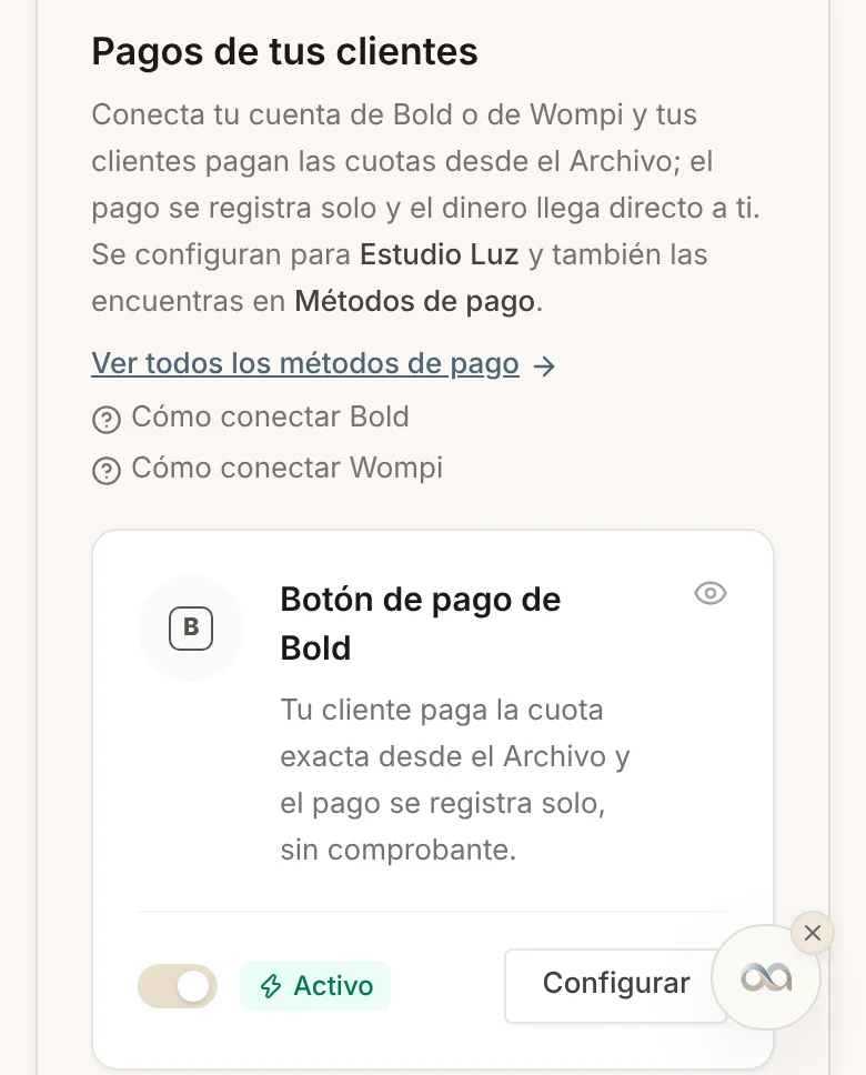 La misma sección en el celular, con las tarjetas una debajo de la otra
