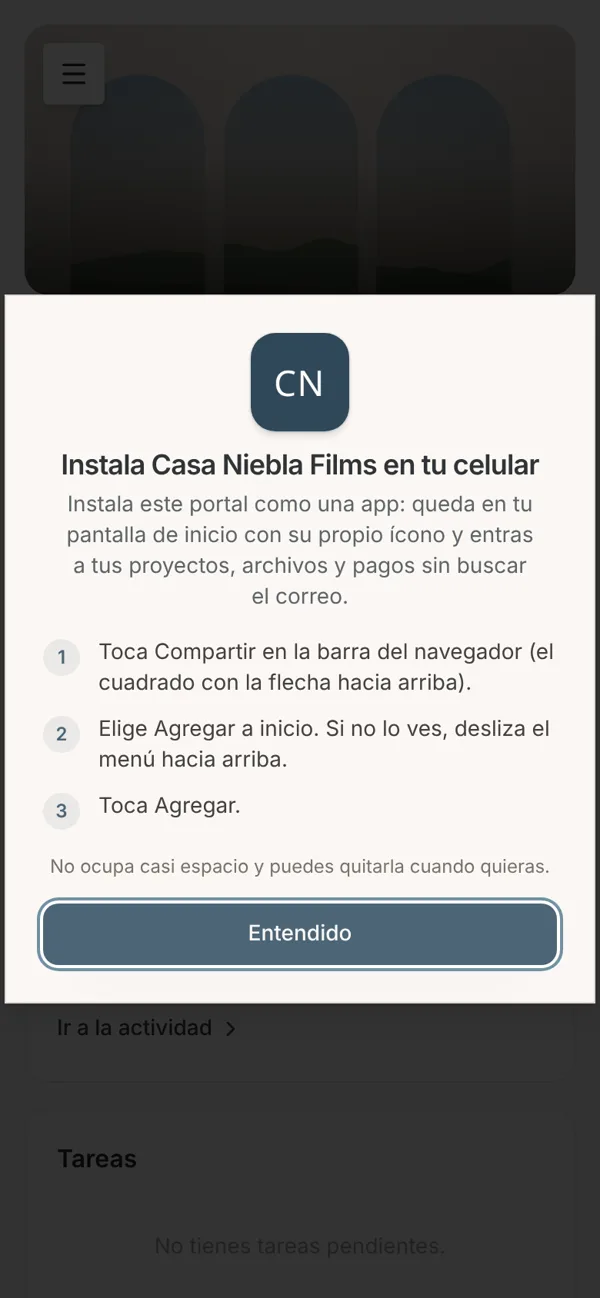 Pasos para agregar la app del negocio a la pantalla de inicio del iPhone: Compartir, Agregar a inicio y Agregar
