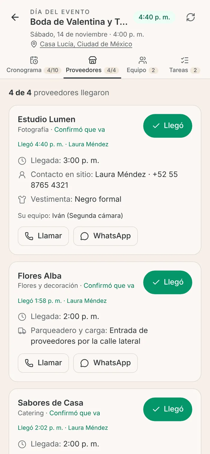 Pestaña Proveedores del modo día con Estudio Lumen marcado Llegó, su hora de llegada, contacto en sitio, vestimenta, su equipo y los botones Llamar y WhatsApp