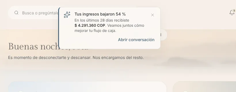 Aviso flotante con el título Tus ingresos bajaron 54 %, el monto recibido y el botón Abrir conversación