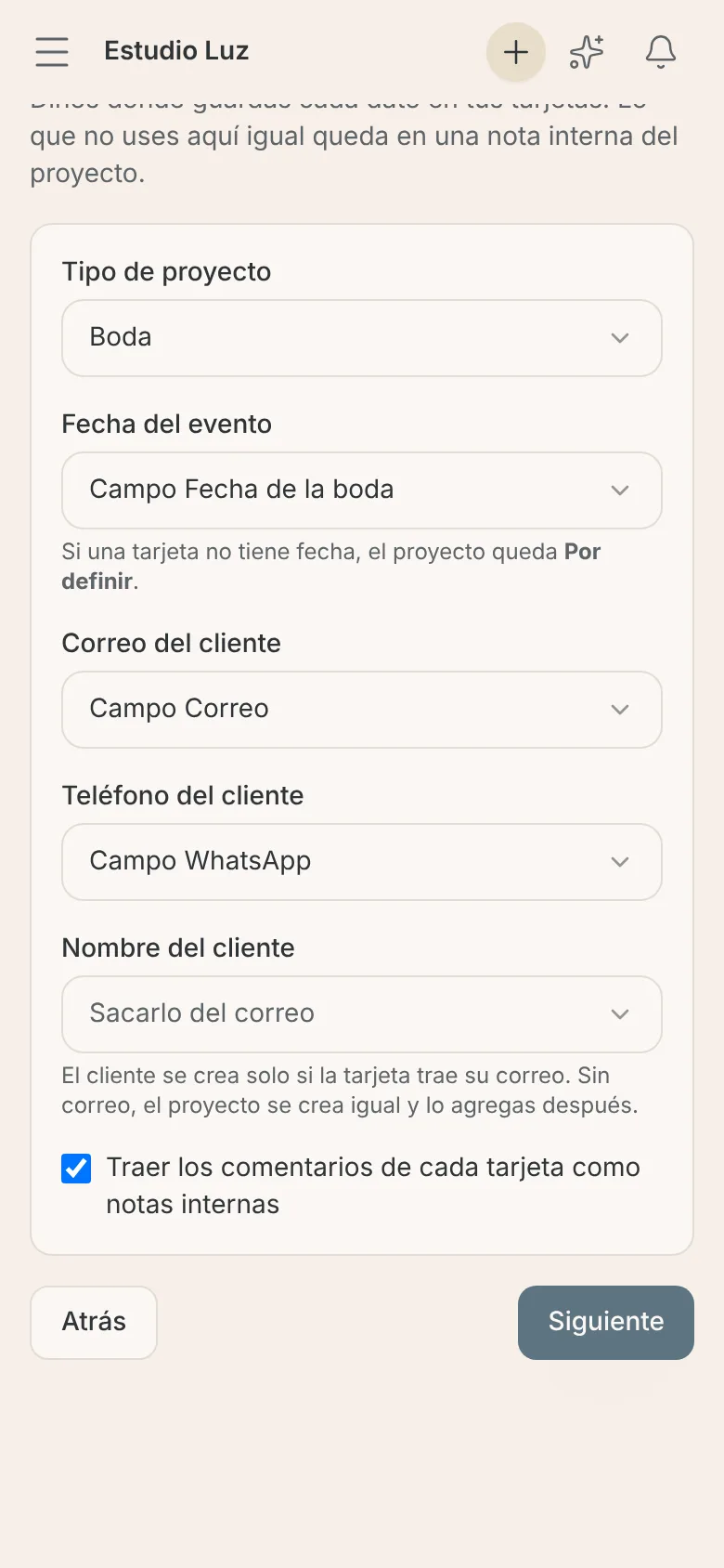Paso Datos en el teléfono: tipo de proyecto, fecha del evento, correo, teléfono y nombre del cliente