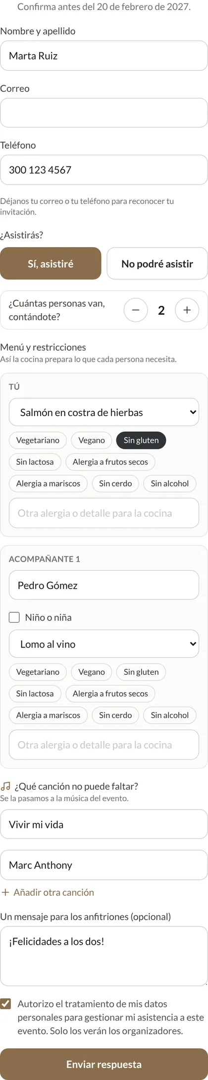 Formulario Confirma tu asistencia en el celular con dos personas, el menú de cada una, Sin gluten marcado, el acompañante Pedro Gómez, una canción pedida y la autorización de datos marcada