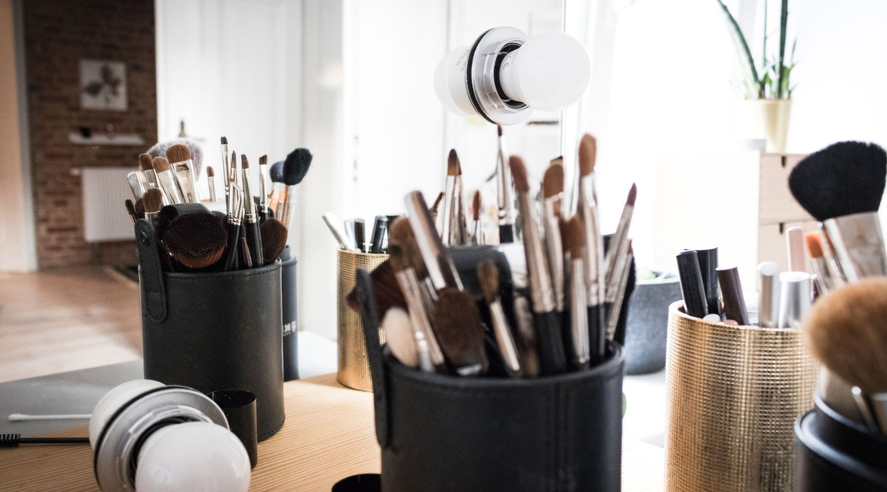 Contrato de maquillaje y peinado